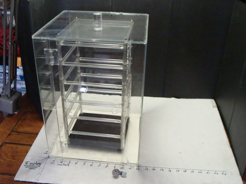 Clear lucite revolving display - clear,